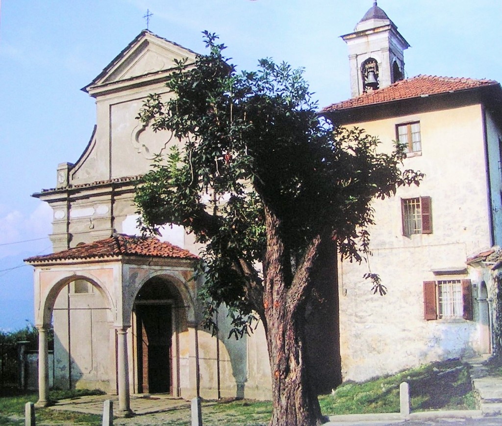 Foto d'epoca della facciata della chiesa di San Grato in Campino di Stresa