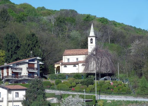 Veduta della chiesa di San Bernardo in Someraro
